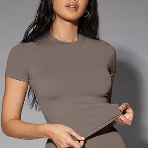 Ashy brown athletic fitted tee